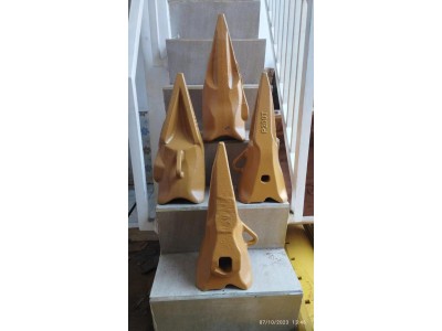 小松挖掘机斗齿和齿座P020TL,P025TL,P030TL,P040TL,P050TL,P070TL,P085TL,P0120TL,P0200TL
