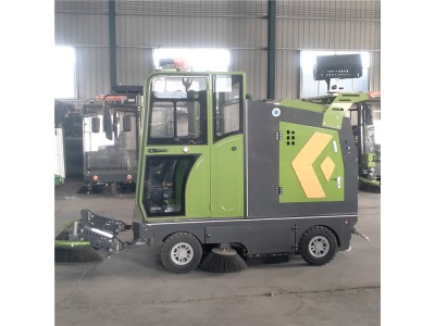 山东定做环保（雾炮型）纯电动四轮扫路车多少钱一台价格表